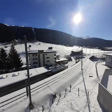Agrimonia - Moebilierte Ferienwohnung Mit Balkon Davos Extérieur photo