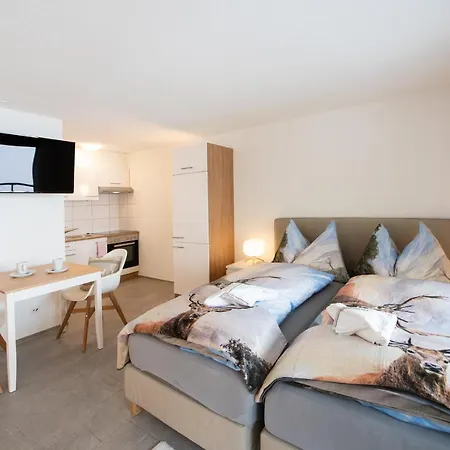 Agrimonia - Moebilierte Ferienwohnung Mit Balkon Davos Extérieur photo
